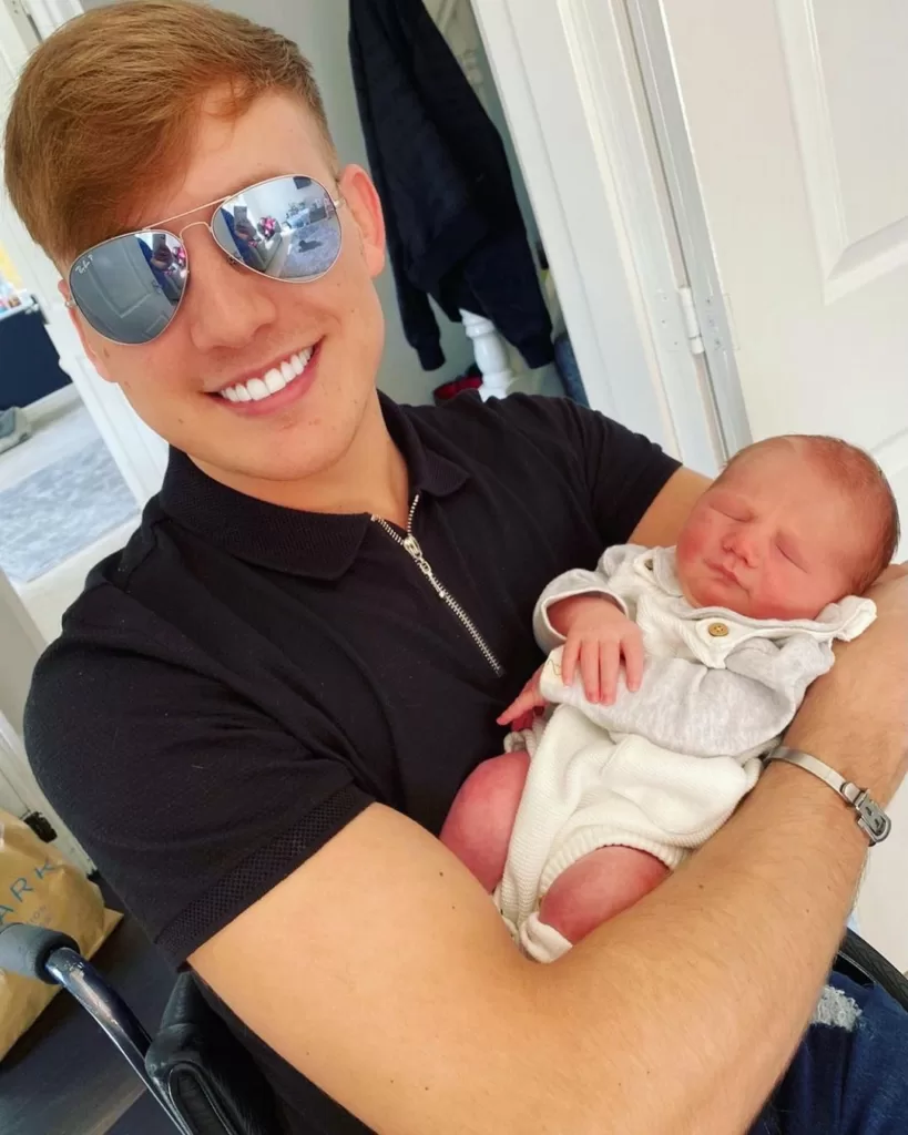 Pictures of Nicki Shepherd 3 - Celebrity Info Picture of Nicki Shepherd holding baby